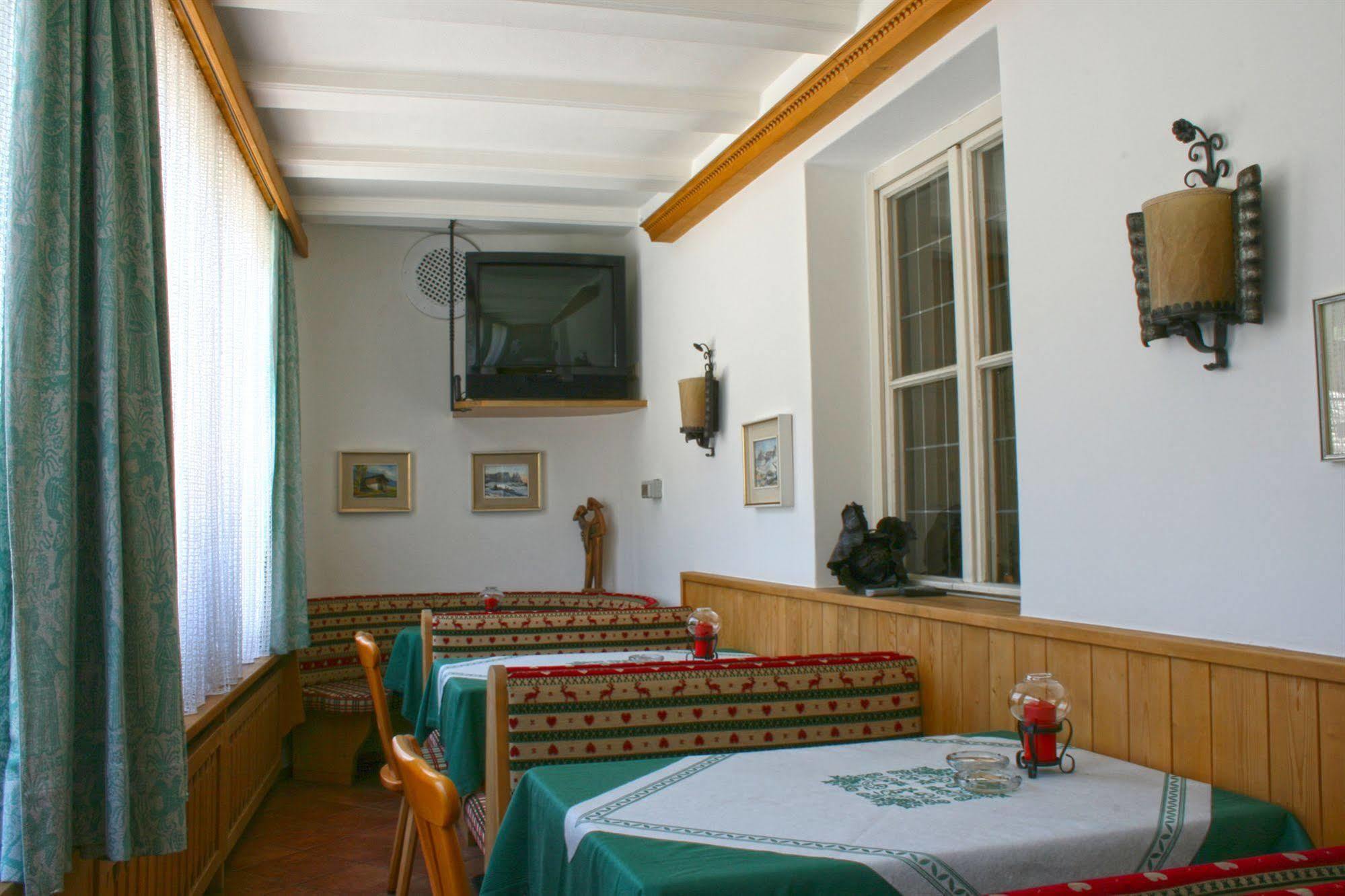 Hotel Dolomiti Madonna Ortisei Exterior photo